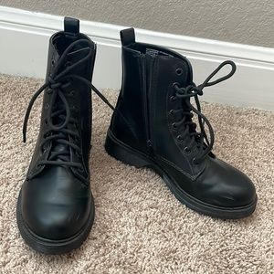 Womens size 6 time and tru combat boots